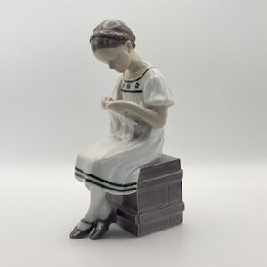 Vtg Bing & Grondahl B&G 1656 Knitting Girl Figurine Denmark Porcelain EXC. 1970
